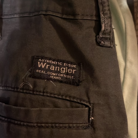 Men’s shorts with swordfish - Picture 2 of 3